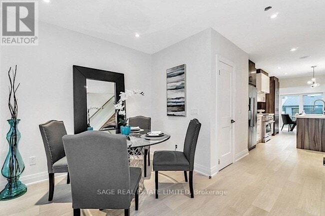 Photo - 573 A Palmerston Ave