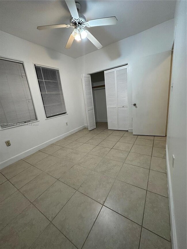 Building Photo - 985 SW 5th St Unit 1