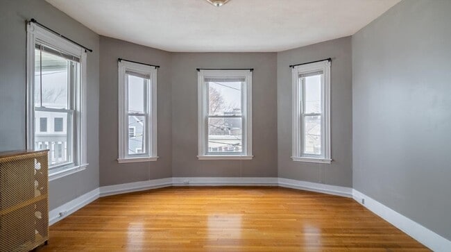 Building Photo - 106 Beacon St Unit 3