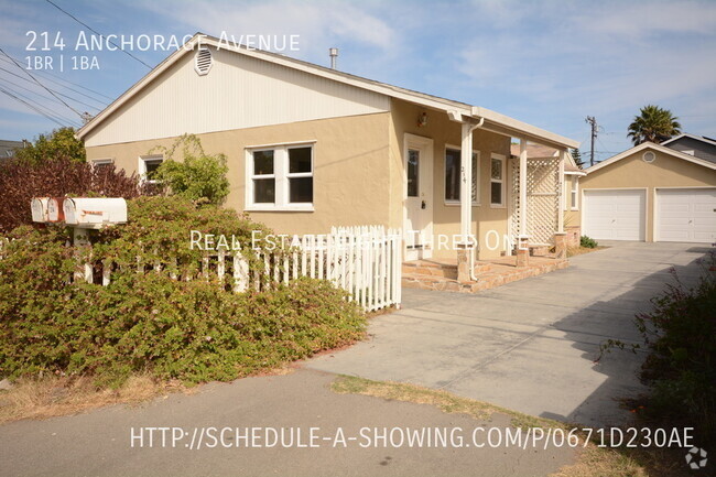 Building Photo - Classic Pleasure Point Beach House