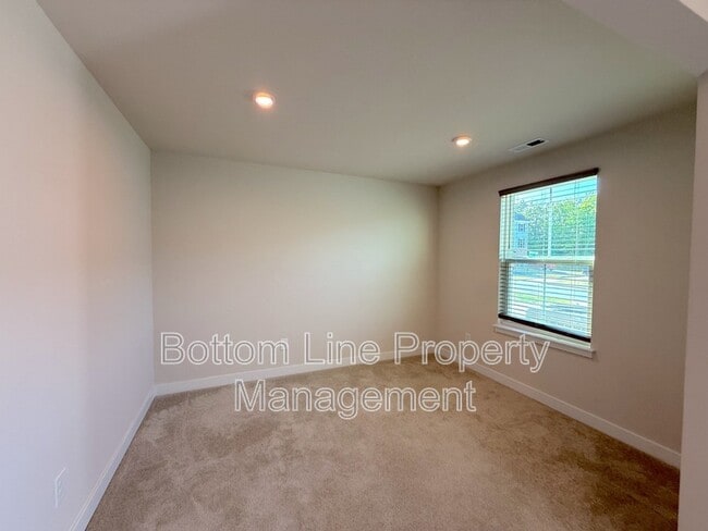 Photo - 1612 Aspire St