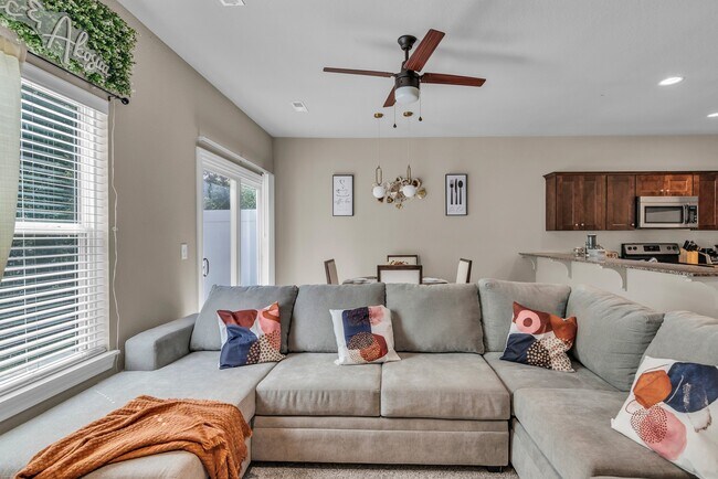 9411-9417 N Adrian Ave Unit 9415 N ADRIAN AVENUE