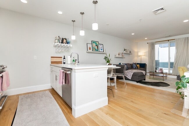 Photo - 545 E 3rd St Unit 3