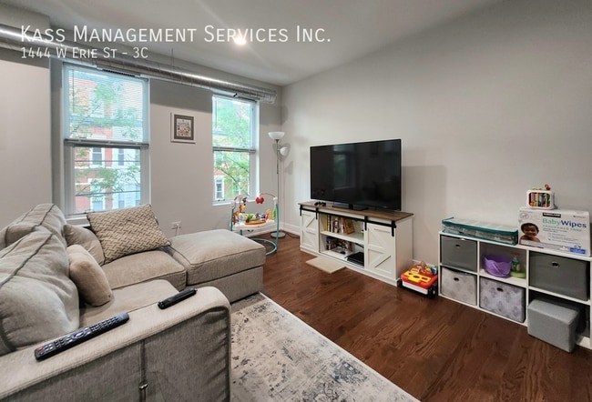 Photo - 1448 W Erie St Unit 3