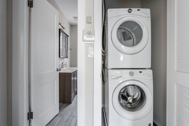 Photo - 1437 W Carmen Ave Unidad 2S