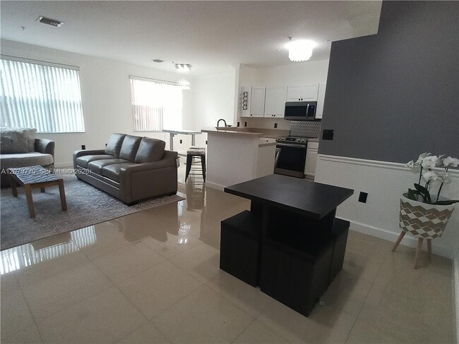 Building Photo - 4400 SW 160th Ave Unit 1025