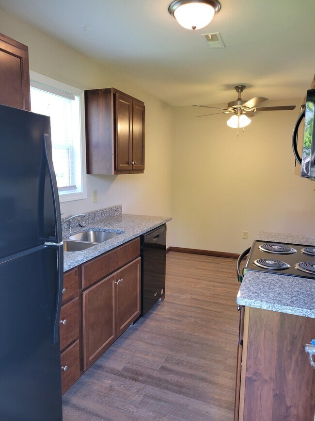 Photo - 517 Wood Thrush St