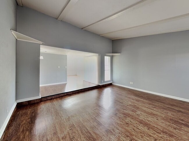 Photo - 7439 Oakmore Dr