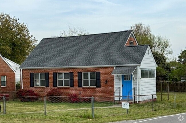 Building Photo - Remodeled 3 bedroom brick cape in Lakeside... Rental