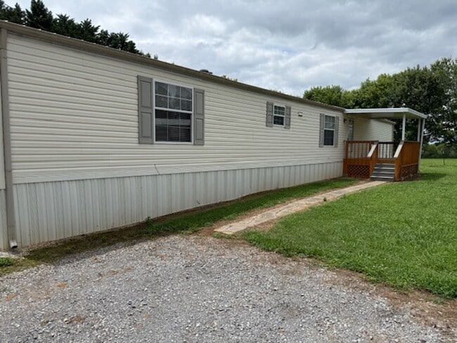 Building Photo - Greenback 37742 - 3 bed 2 bath mobile home...