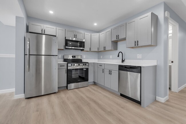 Building Photo - 160 Chatham St Unit 0