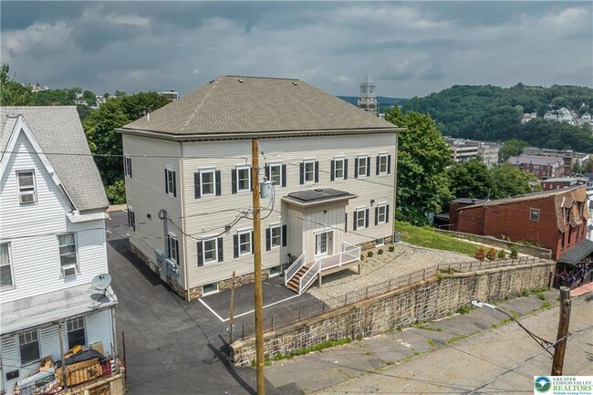 Building Photo - 418 W Race St Unit 1 Rental