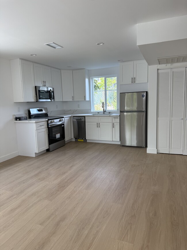 Building Photo - 2028 7th Ave Unit 2 Beds 1.5 Baths - Apartment