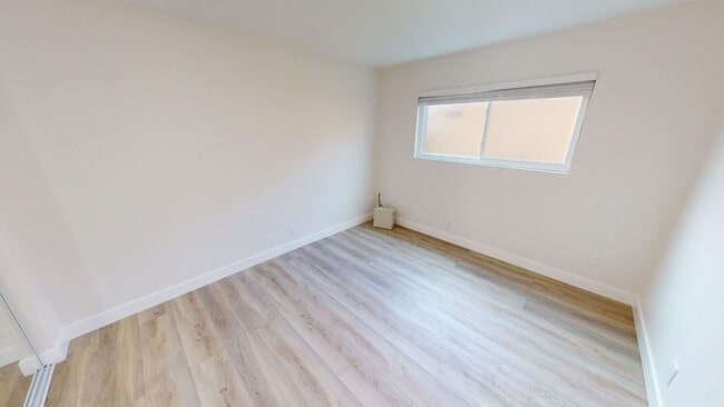 325 E Ave