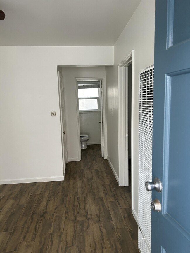 125 La Verne Ave Unit #2
