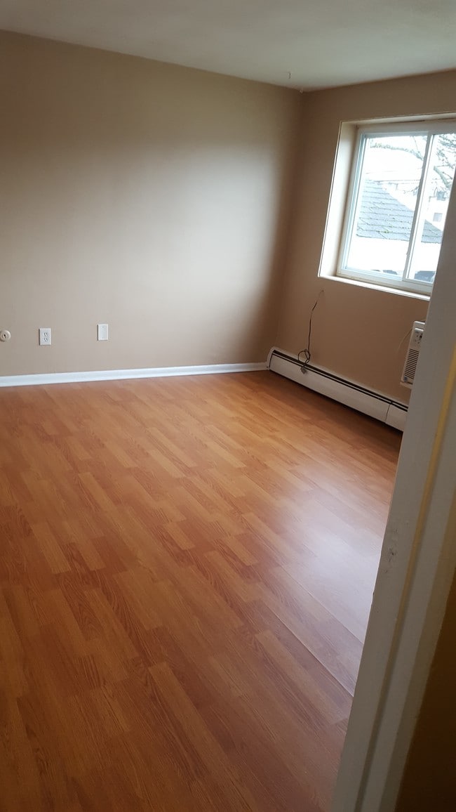 Photo - Pineview Apartments