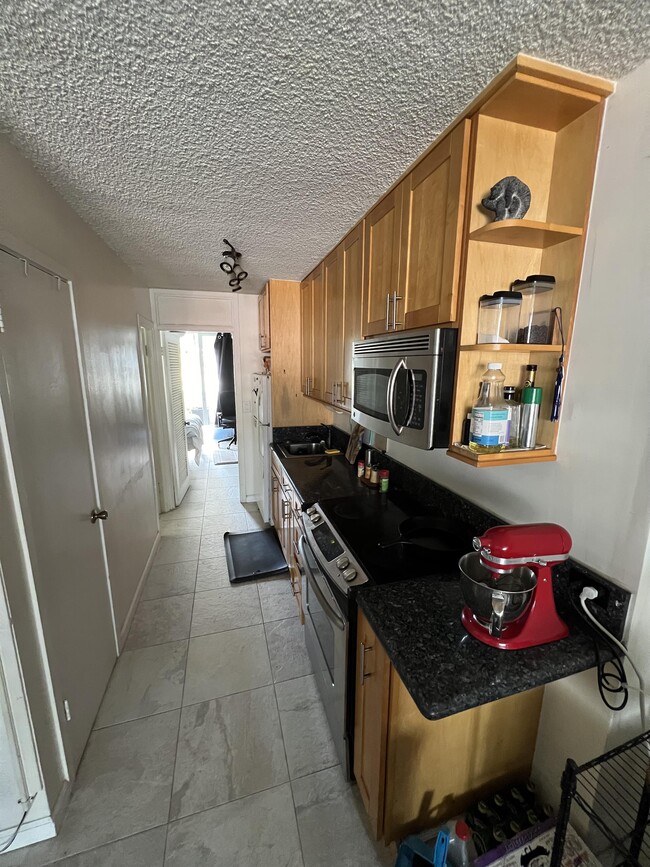 425 Ena Rd