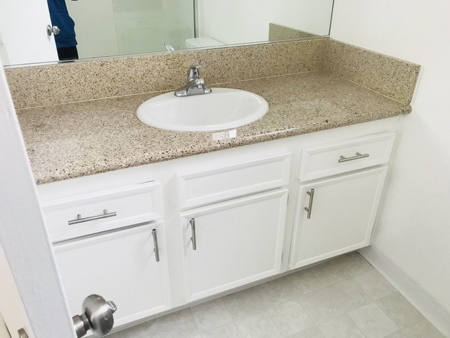 Photo - Brentwood Plaza