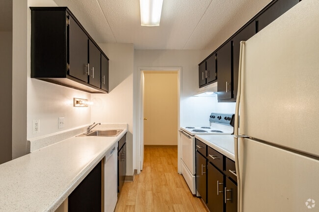 1BR, 1BA - 704SF