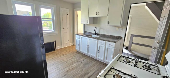 Building Photo - 233 Lester Ave Rental