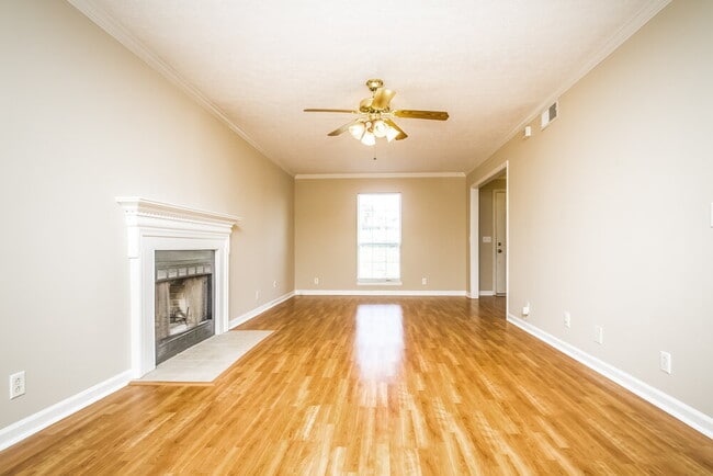 Photo - 1215 Cedarbend Dr