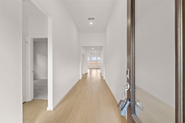 Photo - 21918 Wycombe Ter Wy