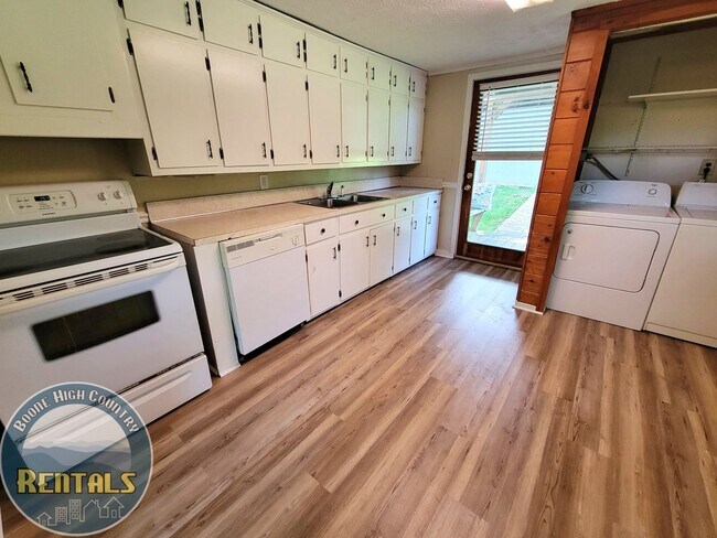 Photo - 2212 Silverstone-Zionville