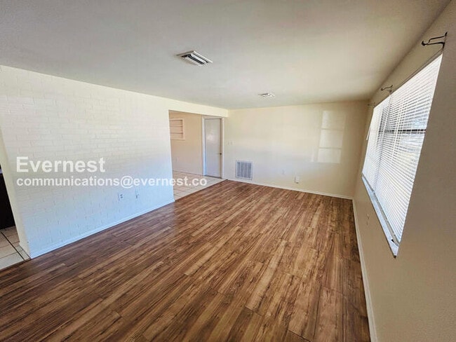 Photo - 3600 Berkshire St