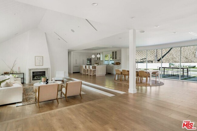 Photo - 4405 Estrondo Dr