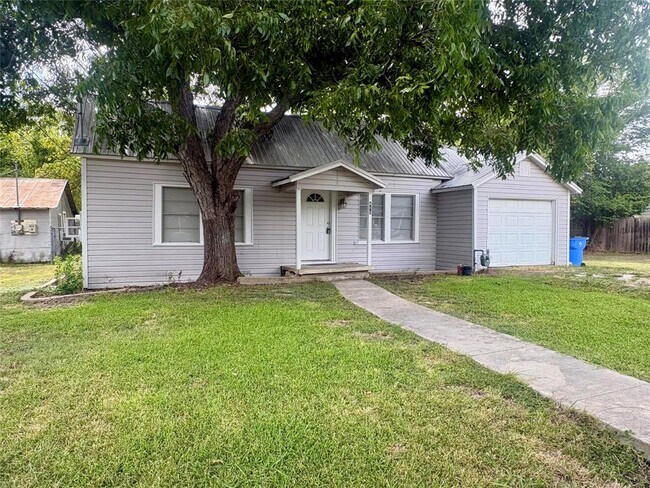 815 Lizzie St