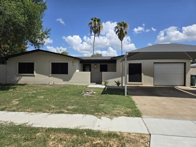 Building Photo - 211 Esperanza Dr