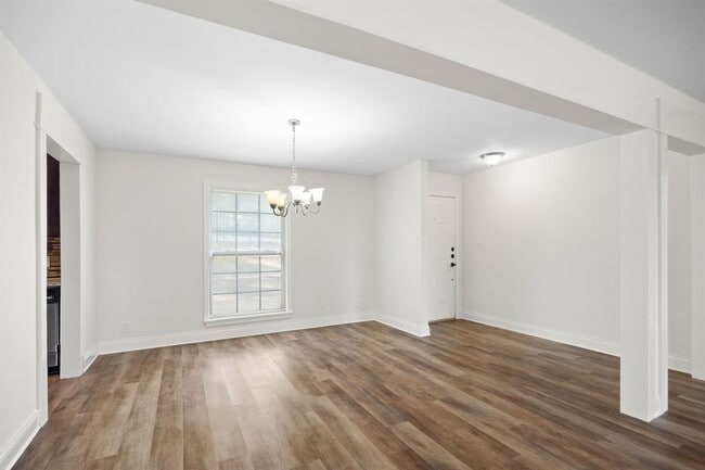 Photo - 2904 Northeast Dr