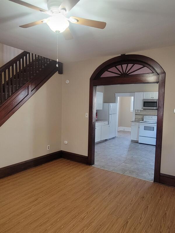 Photo - 16 W Grand St