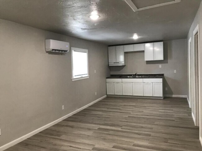 Photo - 8510 Safeguard St