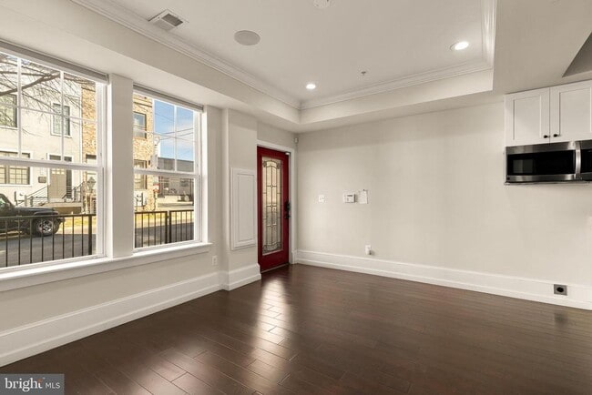 Photo - 1609 Levis St NE