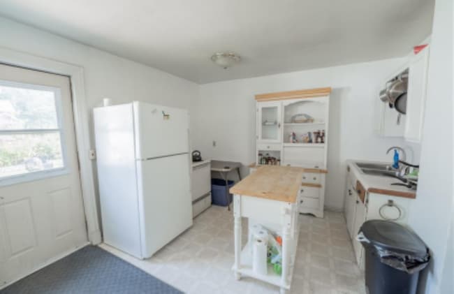 Kitchen with Island - 1007 2nd Ave Unit 2