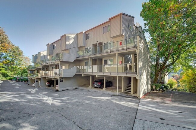 Building Photo - 1Bd/1Ba Mercer Island Condo Unit 42A