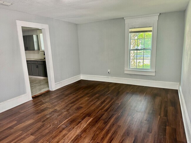 Photo - Wonderful Bungalow Just Renovated!