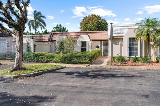 Photo - 7417 Twin Sabal Dr Townhome