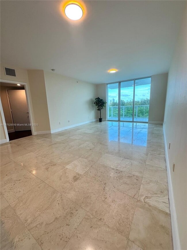 Building Photo - 15051 Royal Oaks Ln Unit UN603 Rental