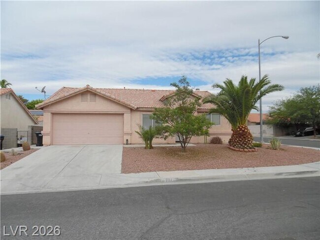 Building Photo - ONE STORY - 2 BEDROOM WITH 2 CAR GARAGE