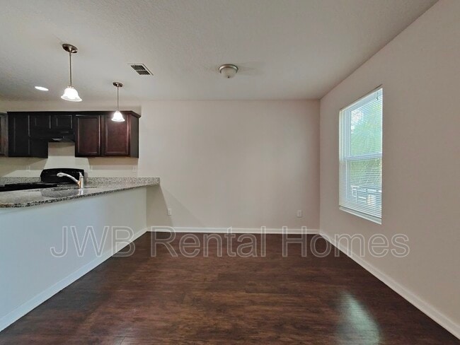 Photo - 650 Herman St