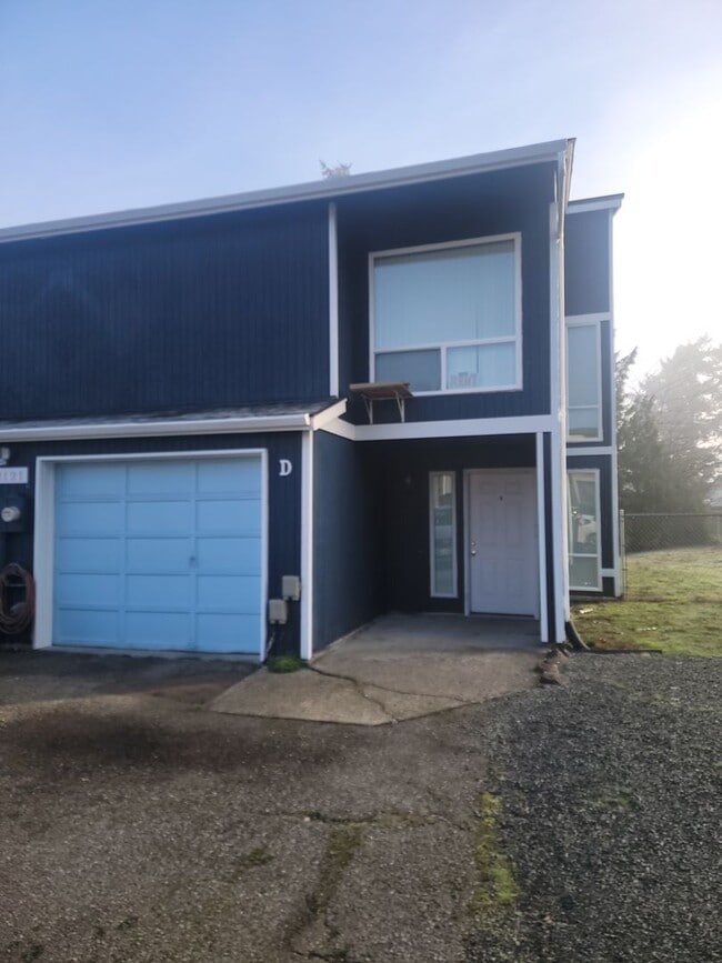 Building Photo - 12121 105th Ave Ct E Unit 12121 105th Ave Ct E #D