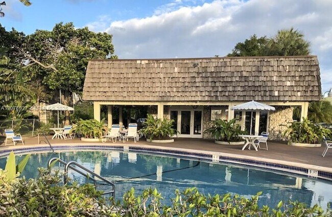 3101 Oakland Shores Dr Unit H207
