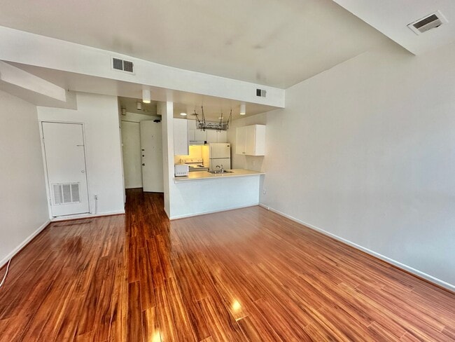 Photo - 2052 -Loukas Unit Third Floor