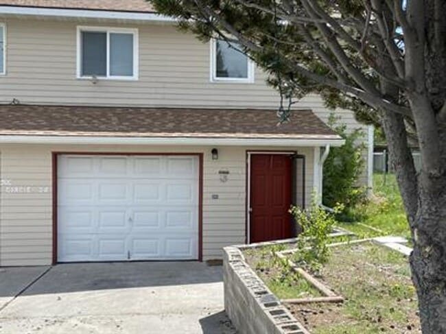 Building Photo - 500 S Circle Dr Unit B