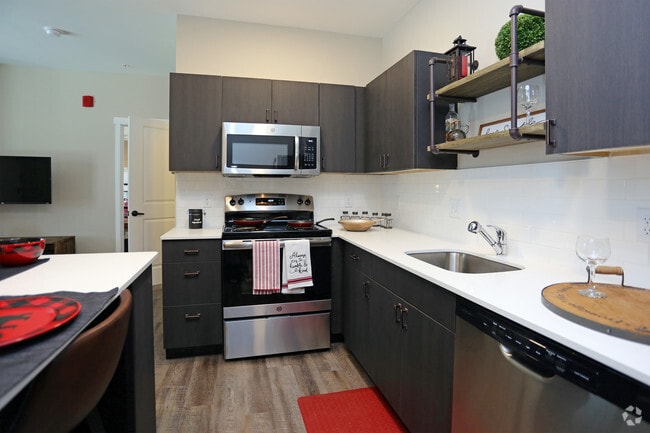 1BR, 1BA - 584 SF