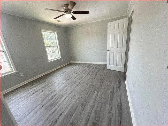 Photo - 1021 Thornwoode Ln