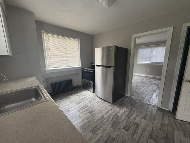 Photo - 560 Wylie Ave