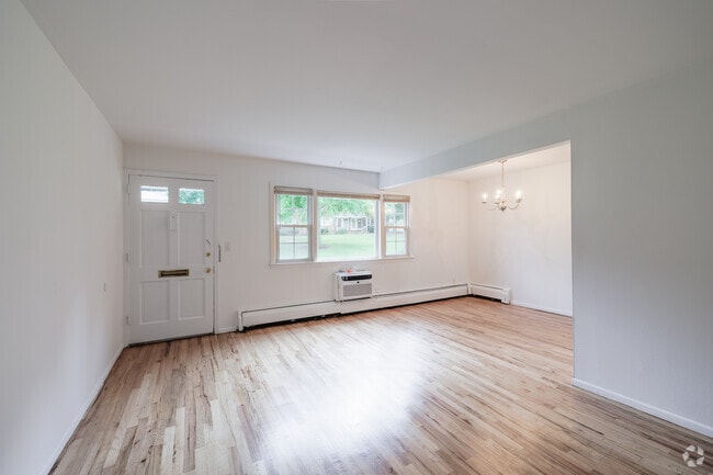 Living Rm - 3.5 Rm, 1Bd, 1Ba, 1st Floor